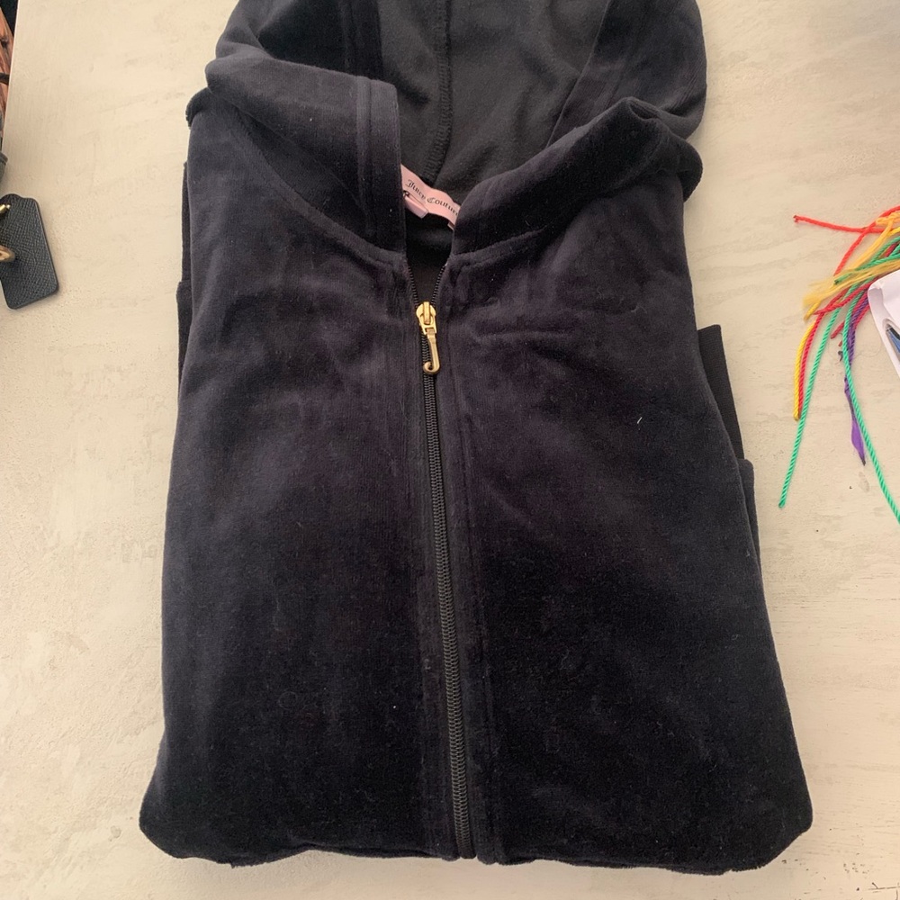 Juicy Couture zip up sweater 🖤✨
